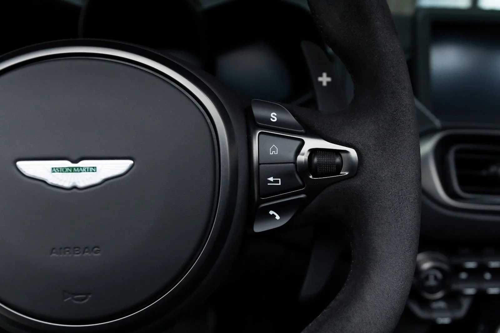 2023 Aston Martin V12 Vantage Roadster, 23/29
