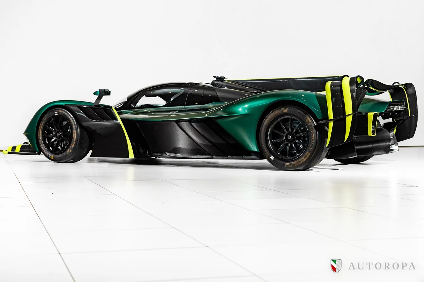 2023 Aston Martin Valkyrie AMR Pro offered by an official Ferrari and Maserati dealer in Arlöv, Sweden, photo 4 of 10