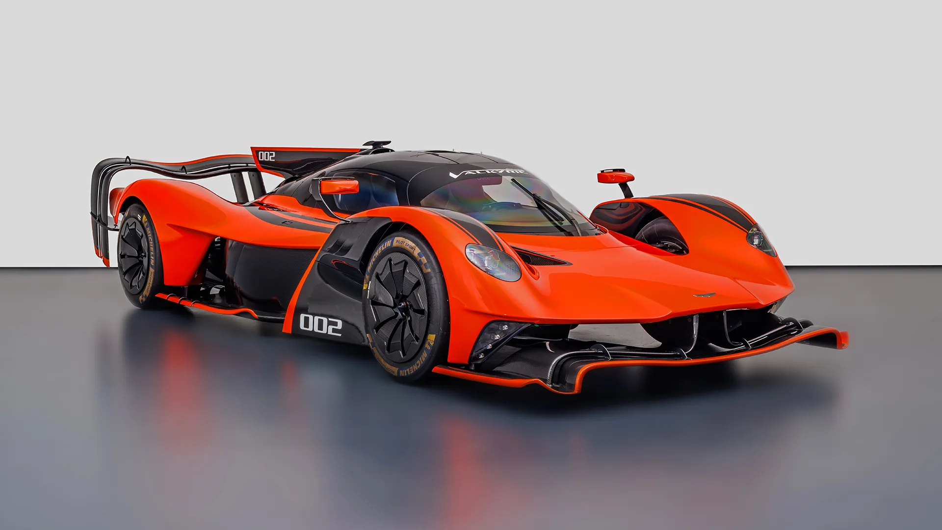 2023 Aston Martin Valkyrie AMR Pro proposée par un concessionnaire spécialisé à Pleidelsheim, Allemagne, photo principale