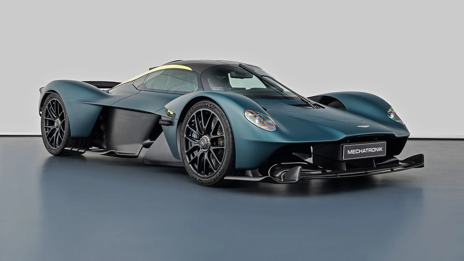 2023 Aston Martin Valkyrie proposée par un concessionnaire spécialisé à Pleidelsheim, Allemagne, photo principale