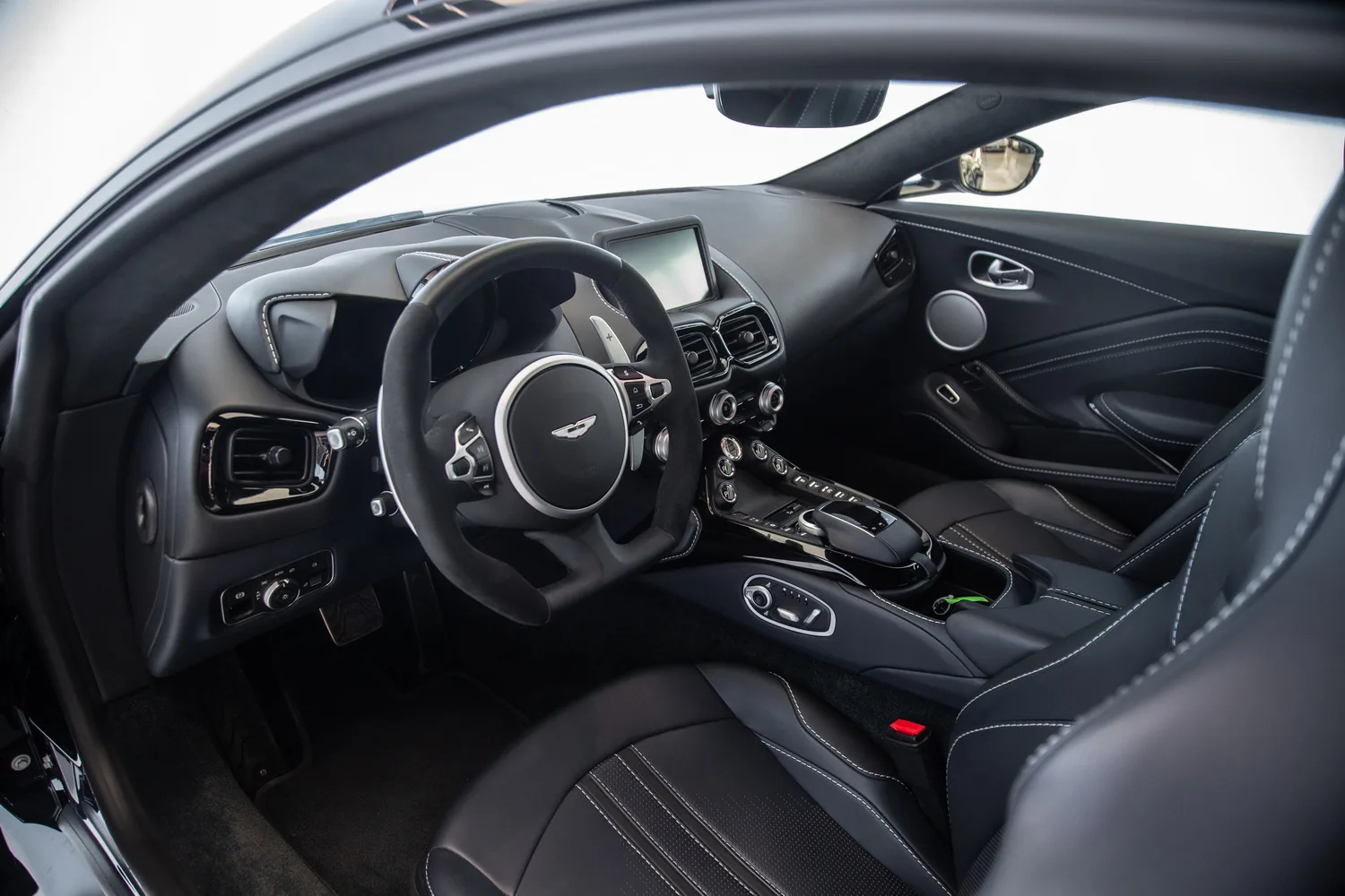 2023 Aston Martin Vantage, 8/12