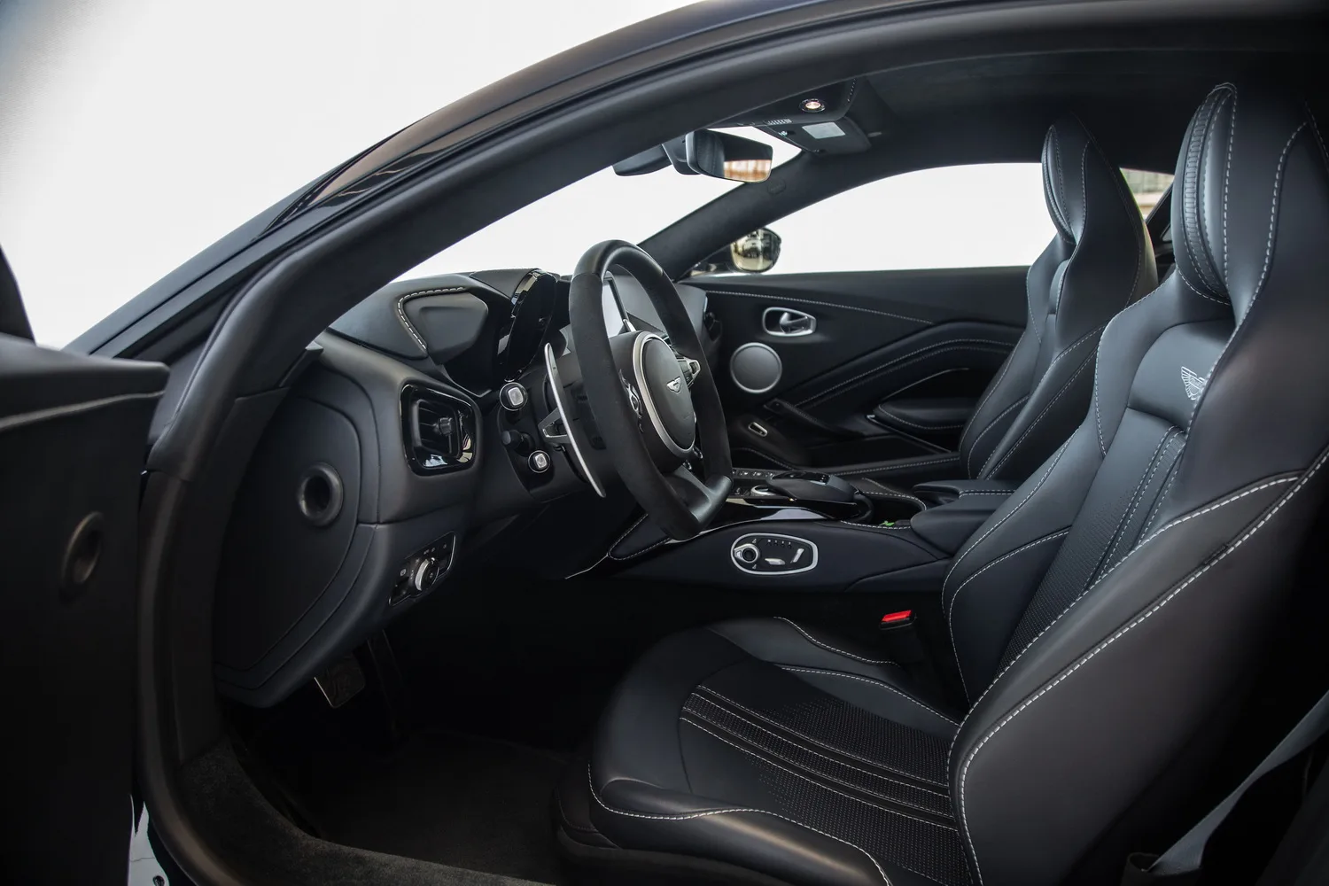2023 Aston Martin Vantage, 9/12
