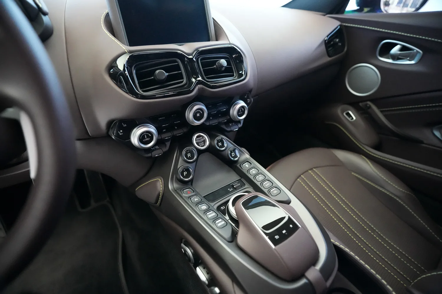 2023 Aston Martin Vantage, 2/14