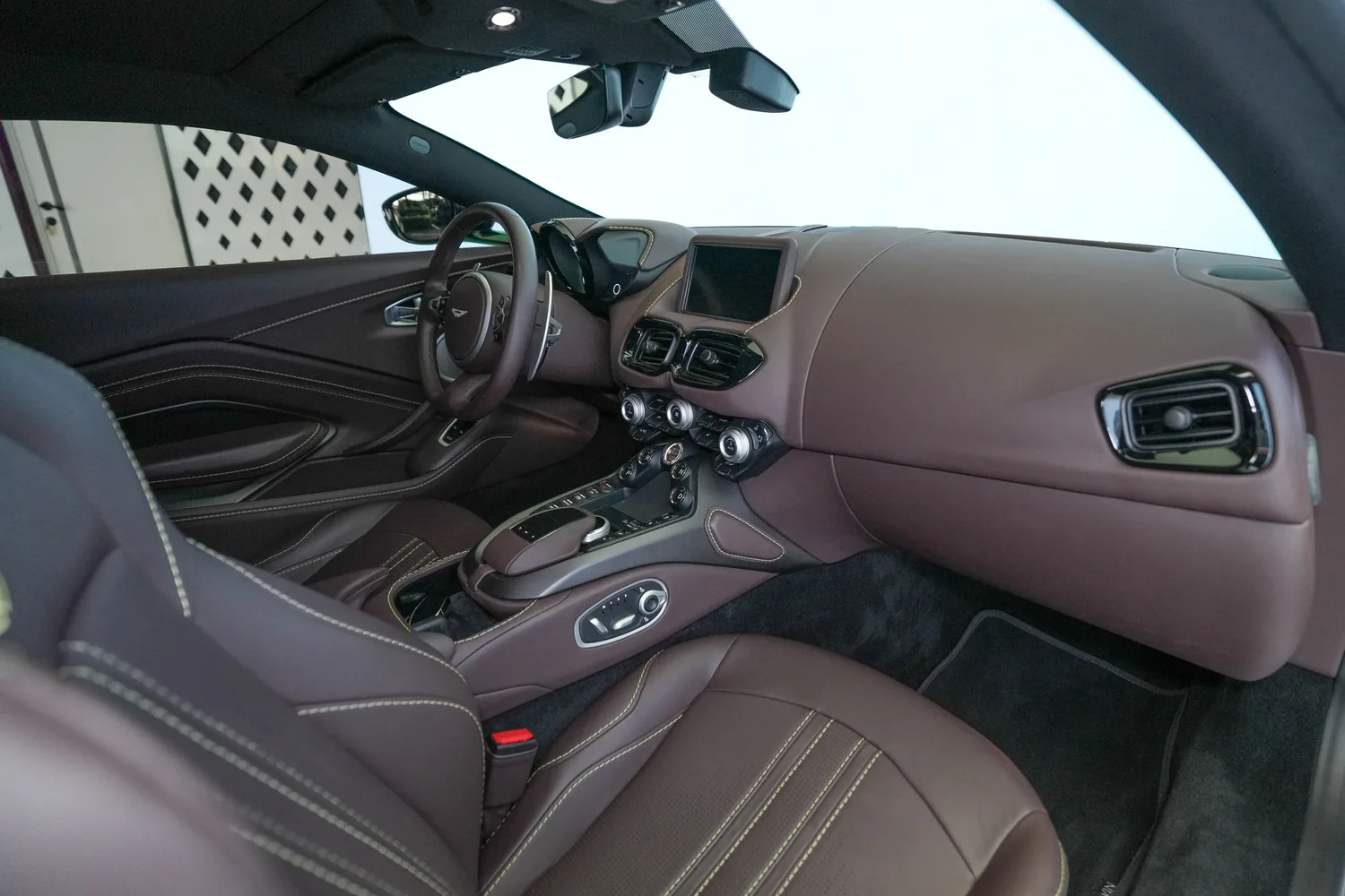 2023 Aston Martin Vantage, 8/14