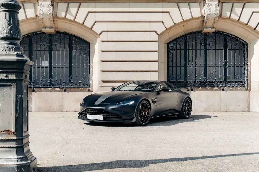 2023 Aston Martin Vantage offered by a specialist dealer in Paris, France, main photo