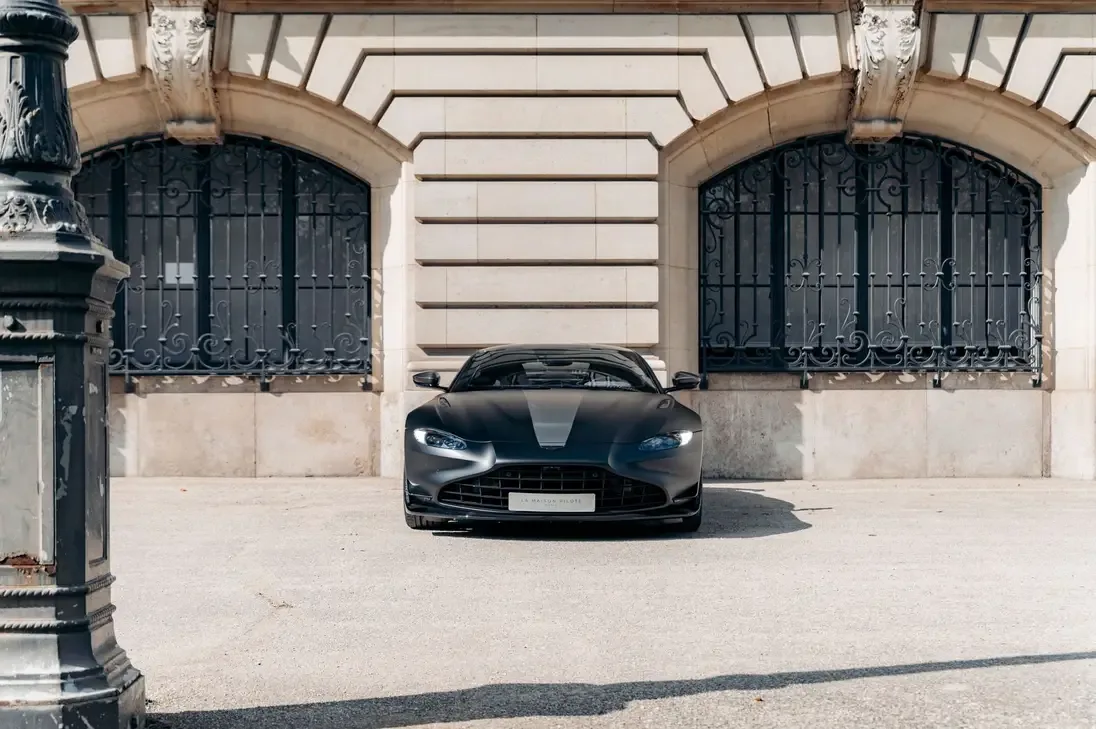 2023 Aston Martin Vantage, 8/28
