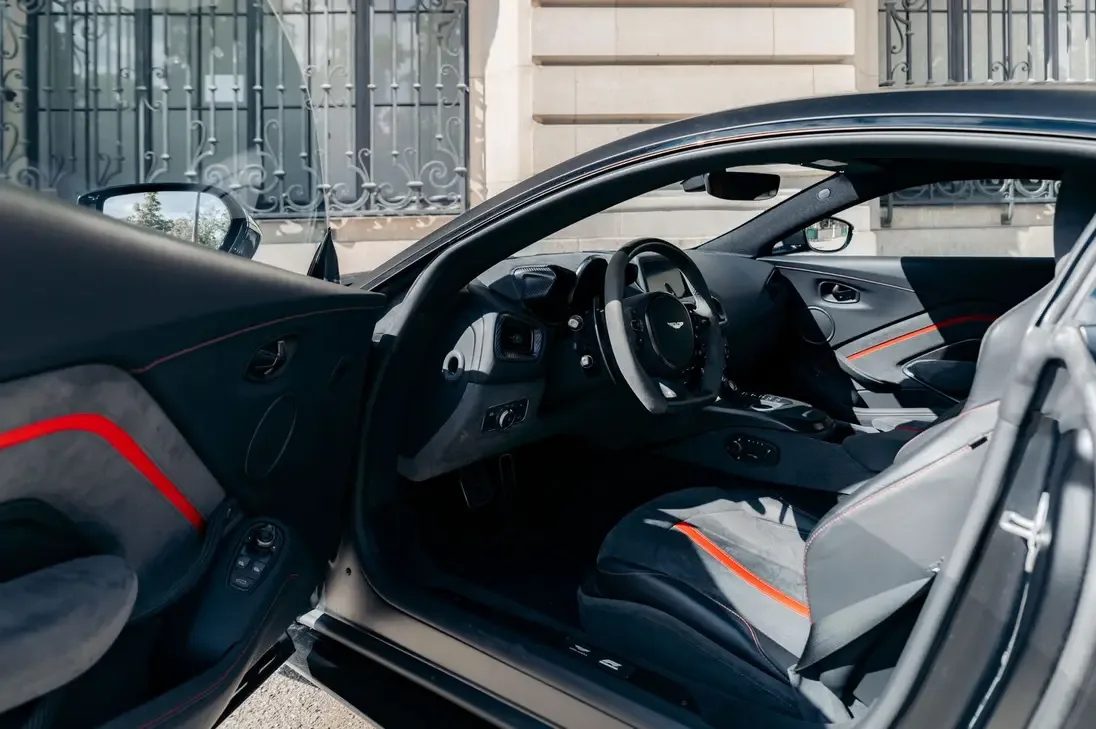 2023 Aston Martin Vantage, 17/28