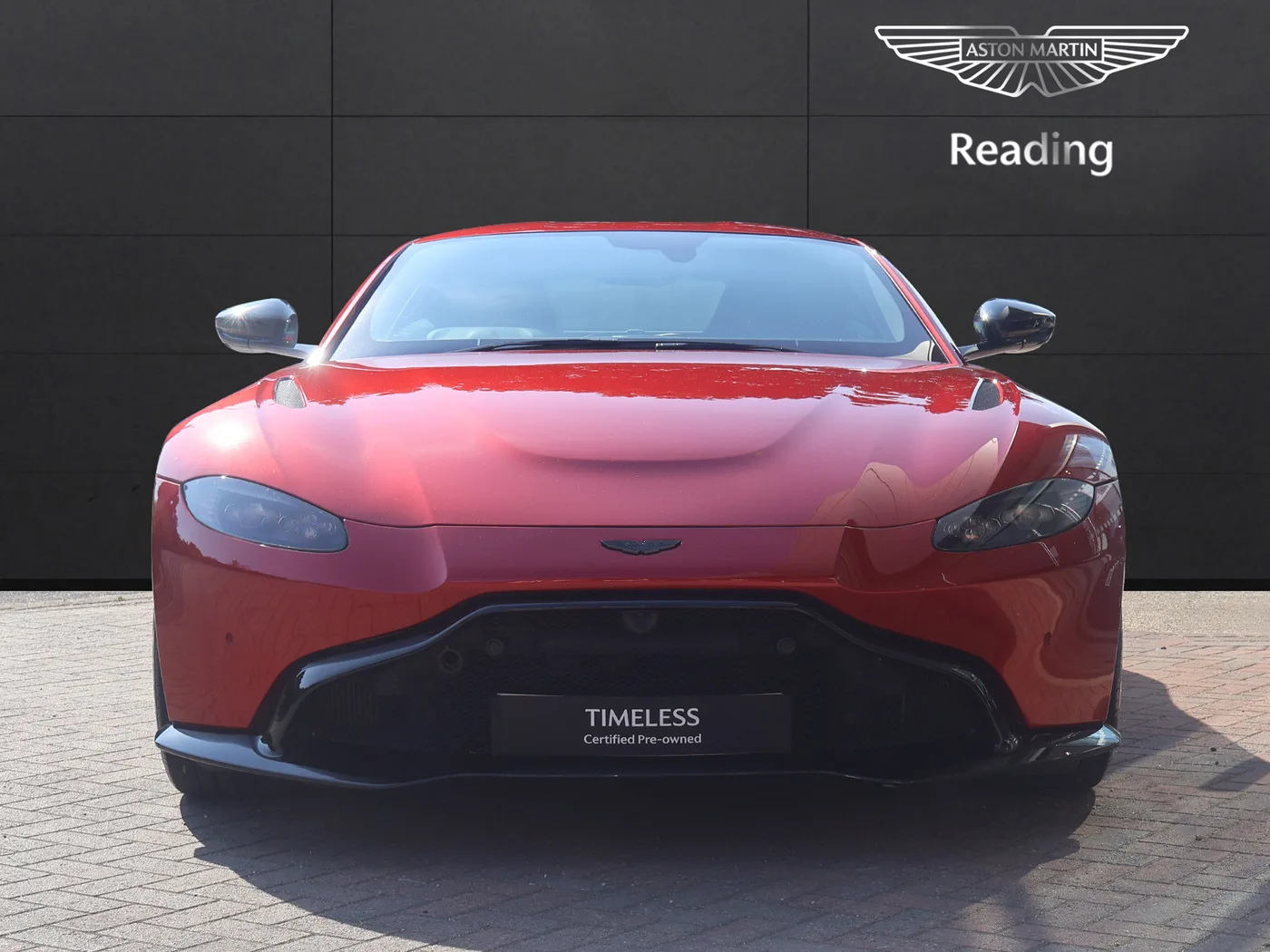 2023 Aston Martin V8 Vantage proposée par un groupe de concessions agréées à Pangbourne, Royaume-Uni, photo 5 sur 25
