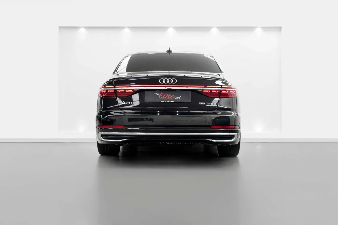 2023 Audi A8 L TFSI quattro proposée par un concessionnaire spécialisé à Dubai, Émirats arabes unis, photo 4 sur 10