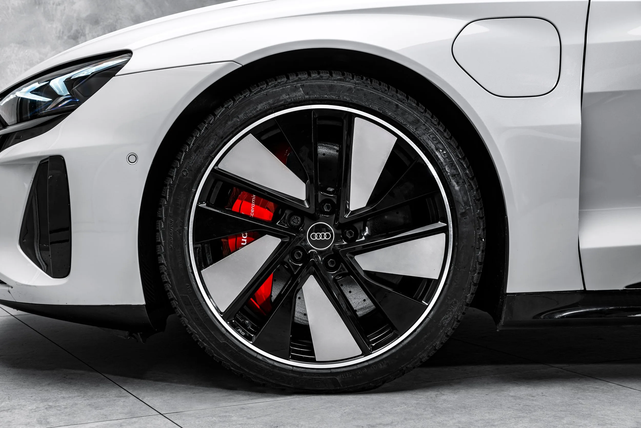 2023 Audi e-tron GT, 2/24