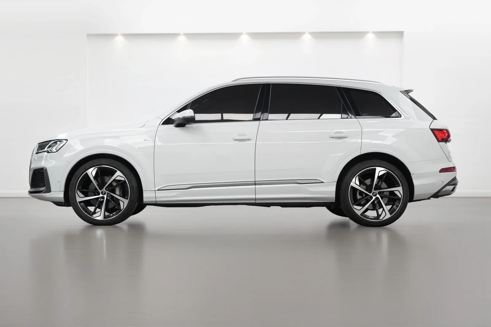2023 Audi Q7 55 TFSI quattro, 2/18