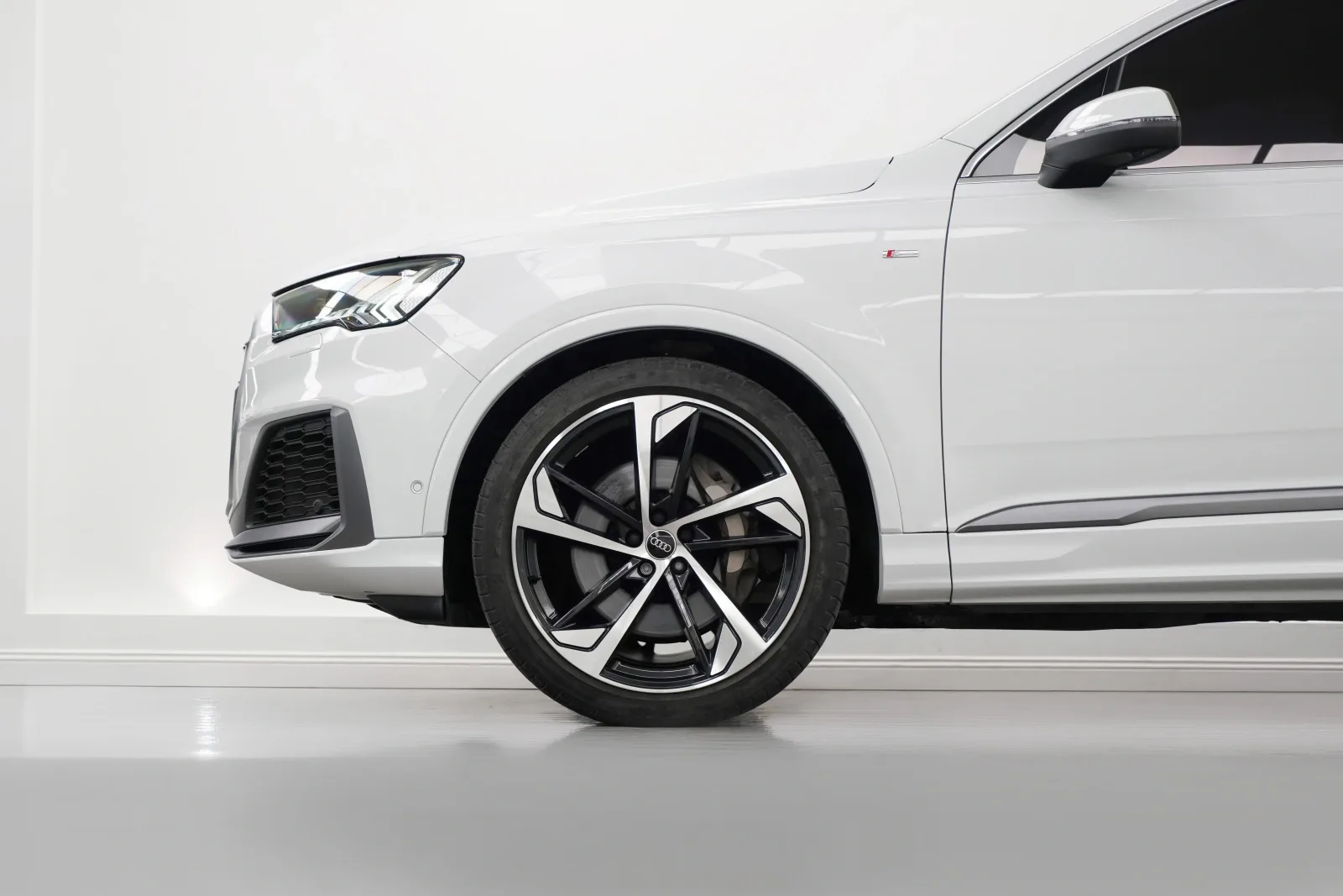 2023 Audi Q7 55 TFSI quattro, 6/18