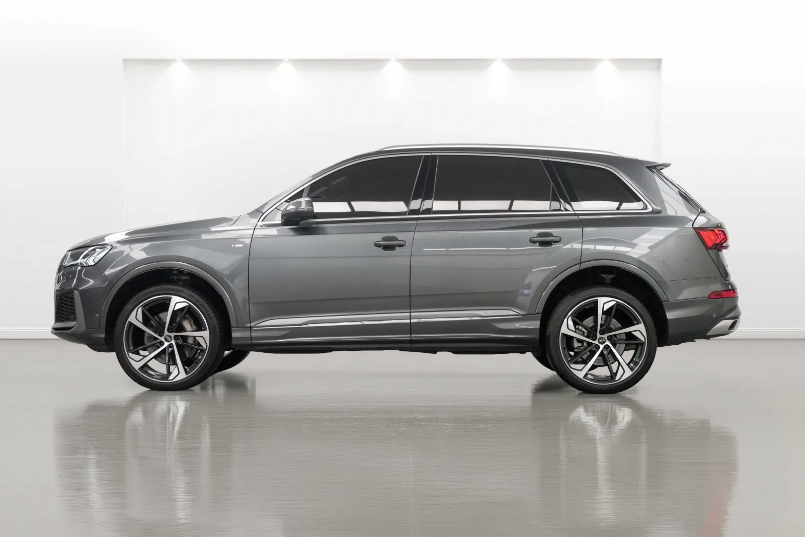 2023 Audi Q7 55 TFSI quattro, 2/14