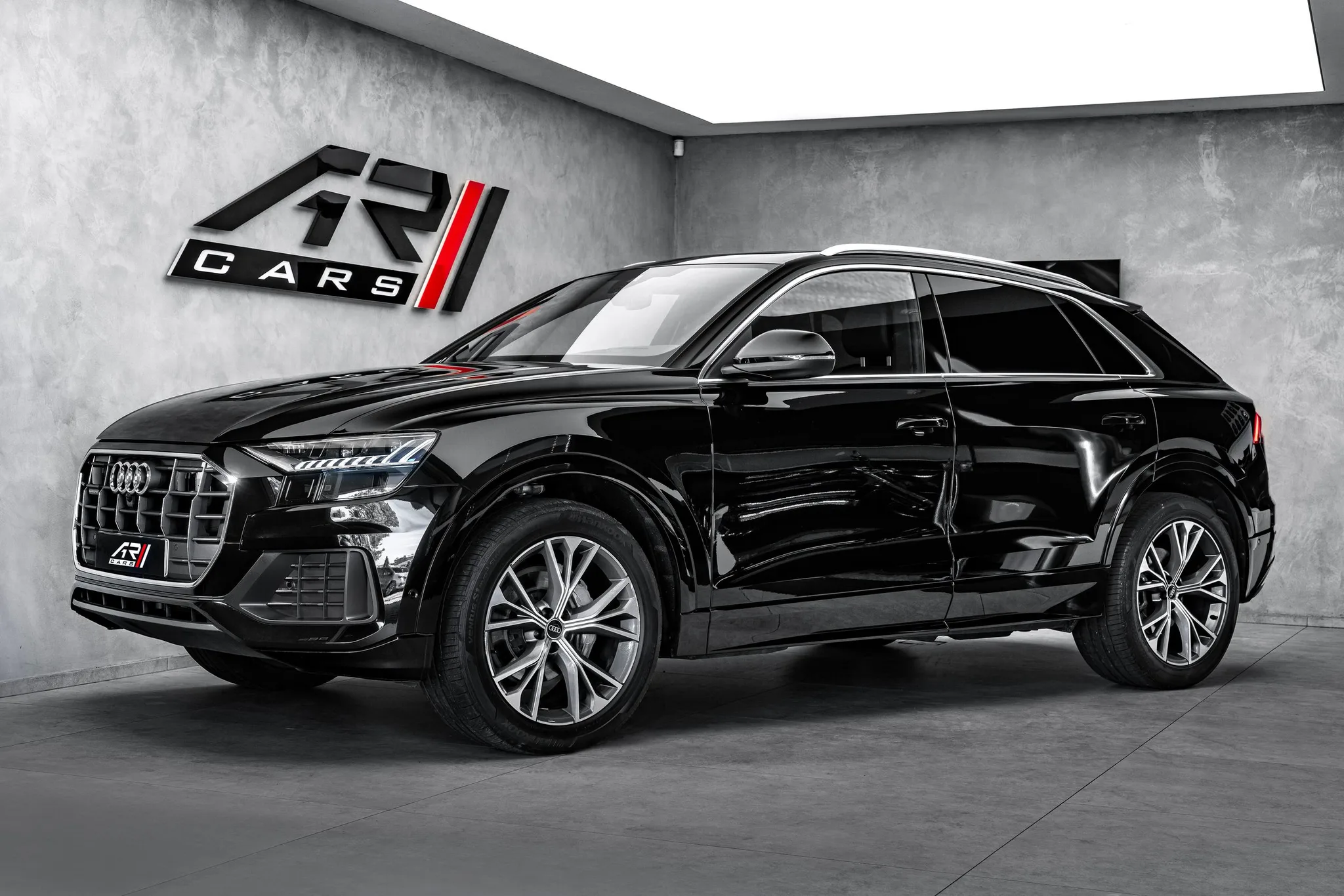 2023 Audi Q8 50 TDI, quattro angeboten von einem Fachhändler in Ostrava, Tschechien, Hauptfoto