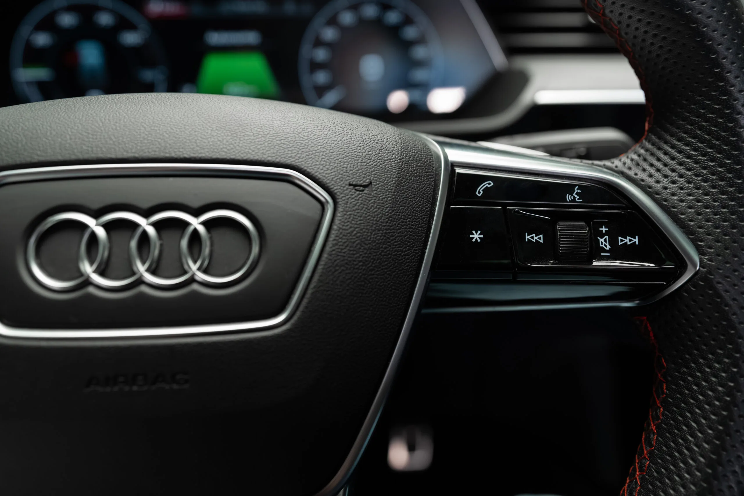 2023 Audi Q8 Sportback e-tron 55 quattro, 22/30