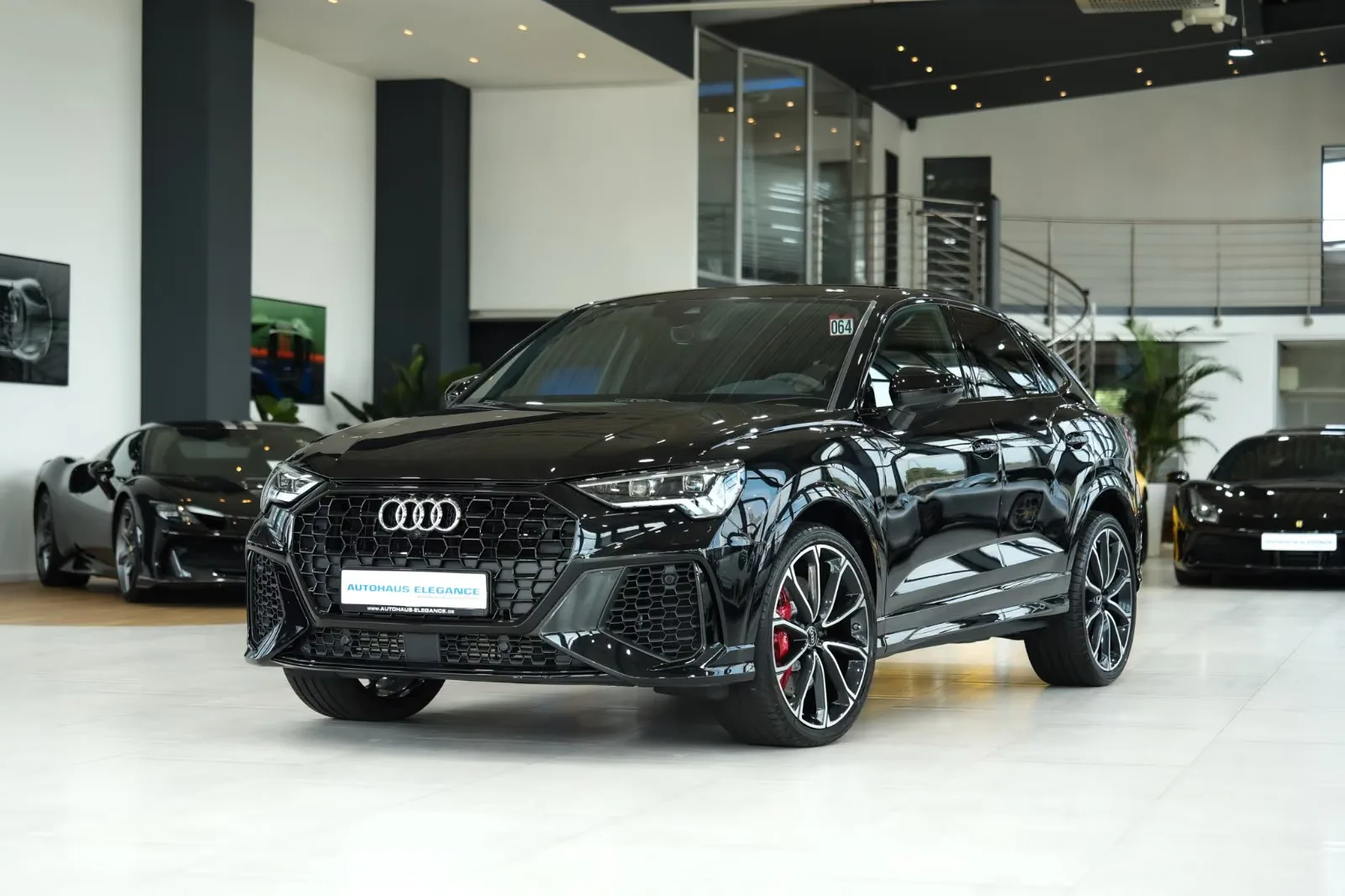 2023 Audi RS Q3 Sportback angeboten von einem Fachhändler in Köln, Deutschland, Hauptfoto