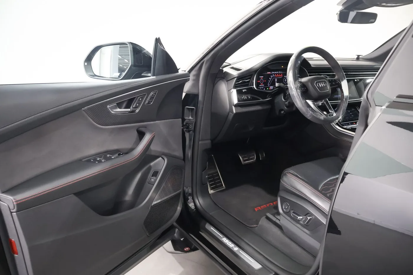 2023 Audi RS Q8 angeboten von einem Supersportwagenhändler in Zibido San Giacomo, Italien, Foto 9 von 25