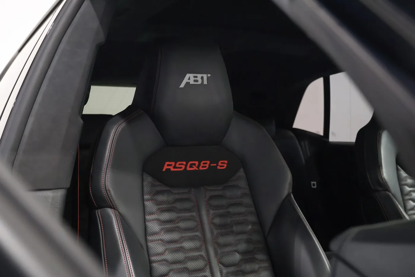 2023 Audi RS Q8 angeboten von einem Supersportwagenhändler in Zibido San Giacomo, Italien, Foto 17 von 25