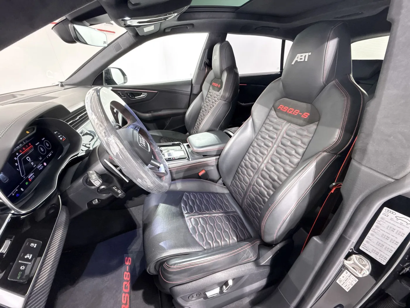 2023 Audi RS Q8 angeboten von einem Supersportwagenhändler in Zibido San Giacomo, Italien, Foto 20 von 25