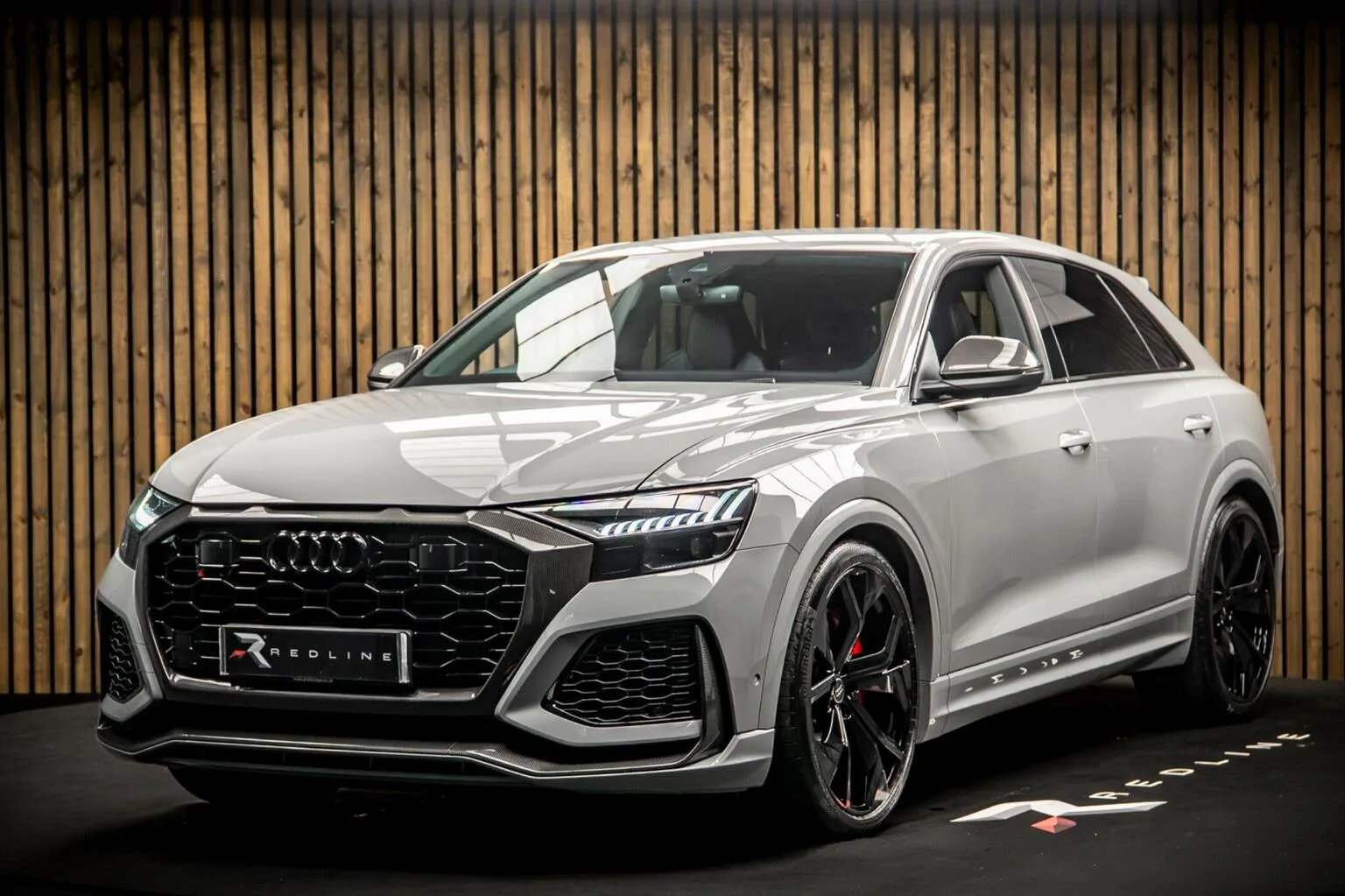 2023 Audi RS Q8 Carbon Black angeboten von einem Fachhändler in Knaresborough, Vereinigtes Königreich, Hauptfoto