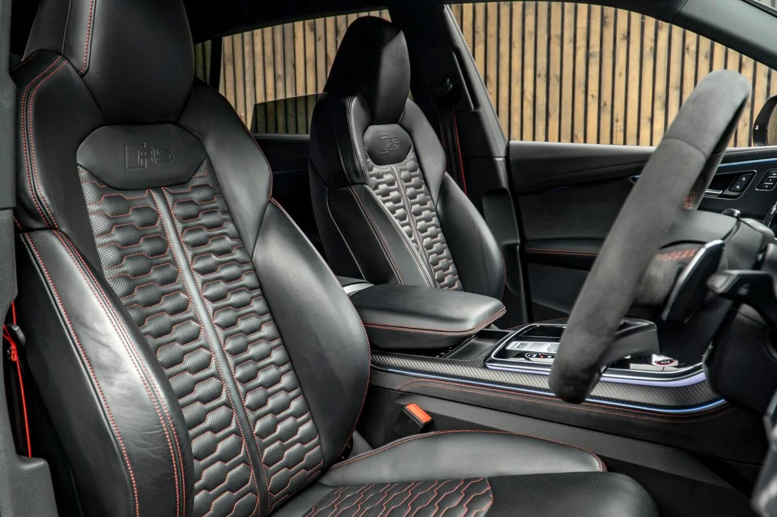 2023 Audi RS Q8 Carbon Black, 2/30
