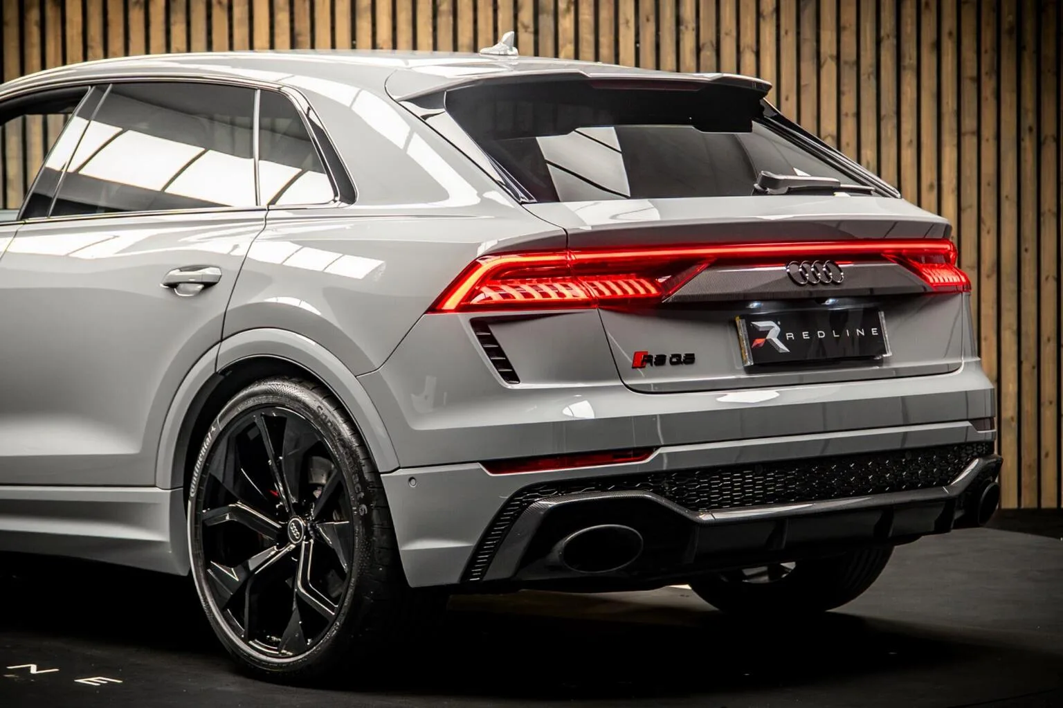 2023 Audi RS Q8 Carbon Black, 18/30