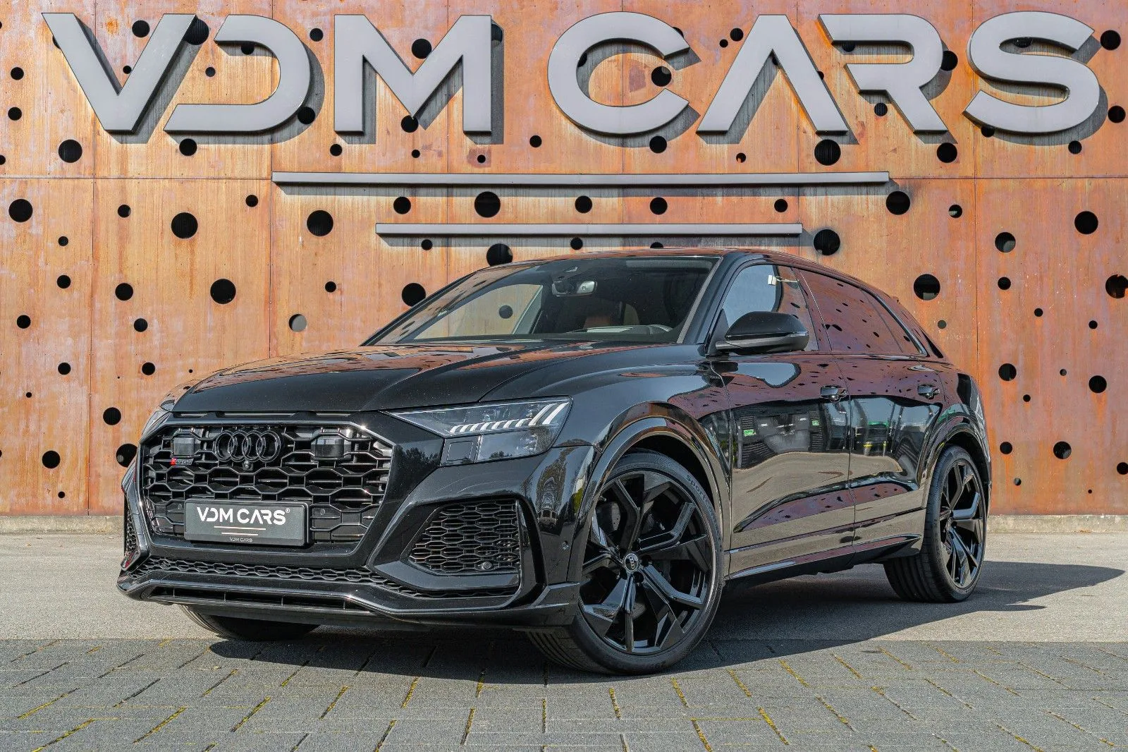 2023 Audi RS Q8 angeboten von einem Supersportwagenhändler in Gronau, Deutschland, Hauptfoto