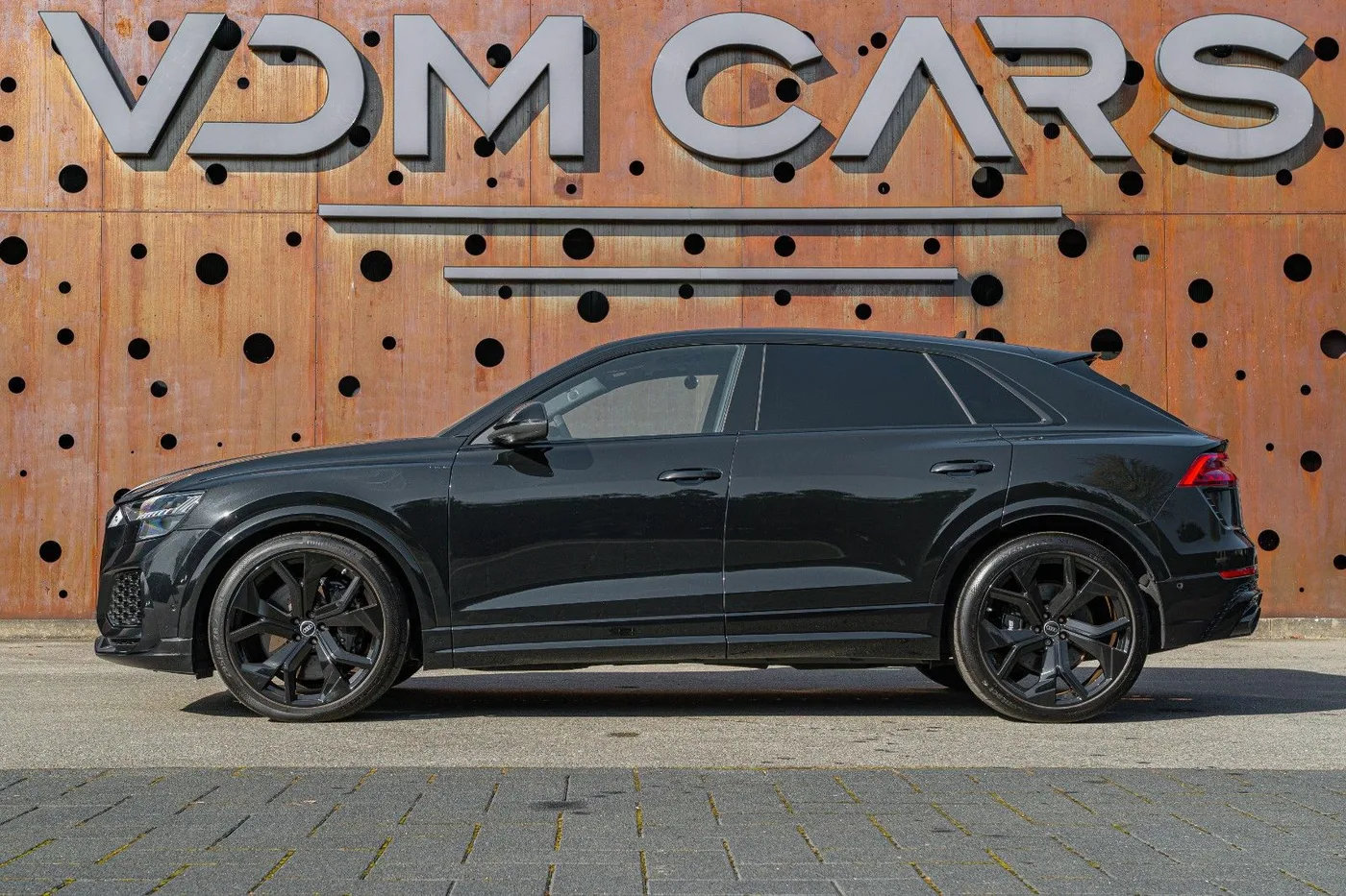2023 Audi RS Q8 offered by a supercar dealer in Gronau, Germany, photo 7 of 25