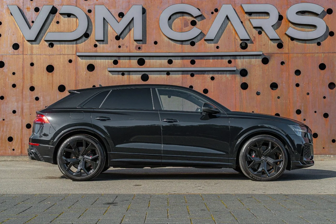 2023 Audi RS Q8 offered by a supercar dealer in Gronau, Germany, photo 8 of 25