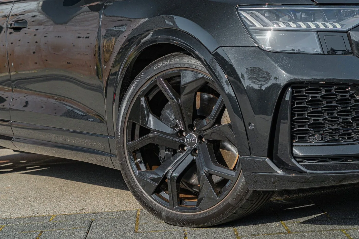 2023 Audi RS Q8 offered by a supercar dealer in Gronau, Germany, photo 9 of 25