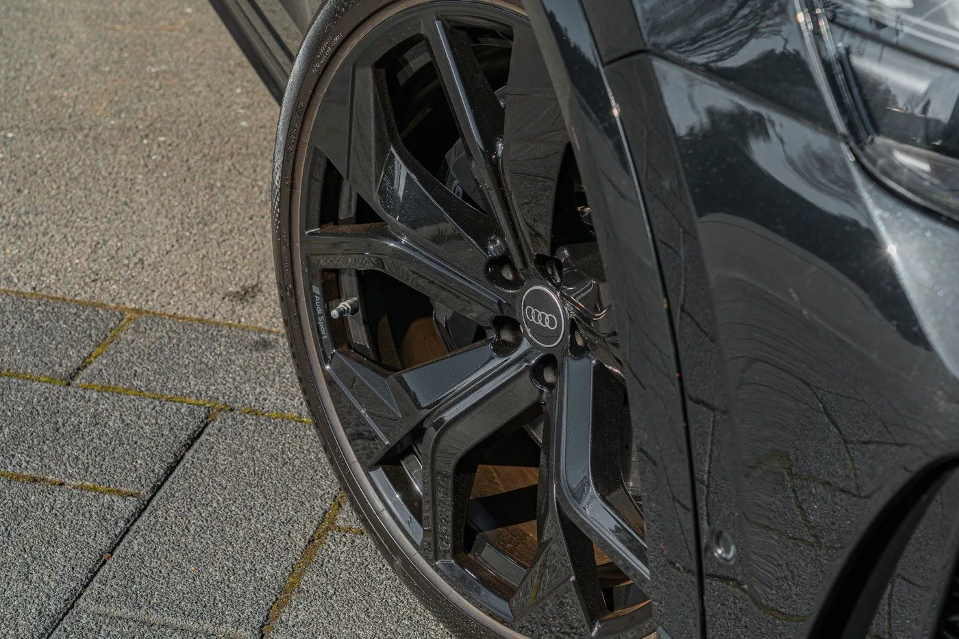 2023 Audi RS Q8 offered by a supercar dealer in Gronau, Germany, photo 10 of 25