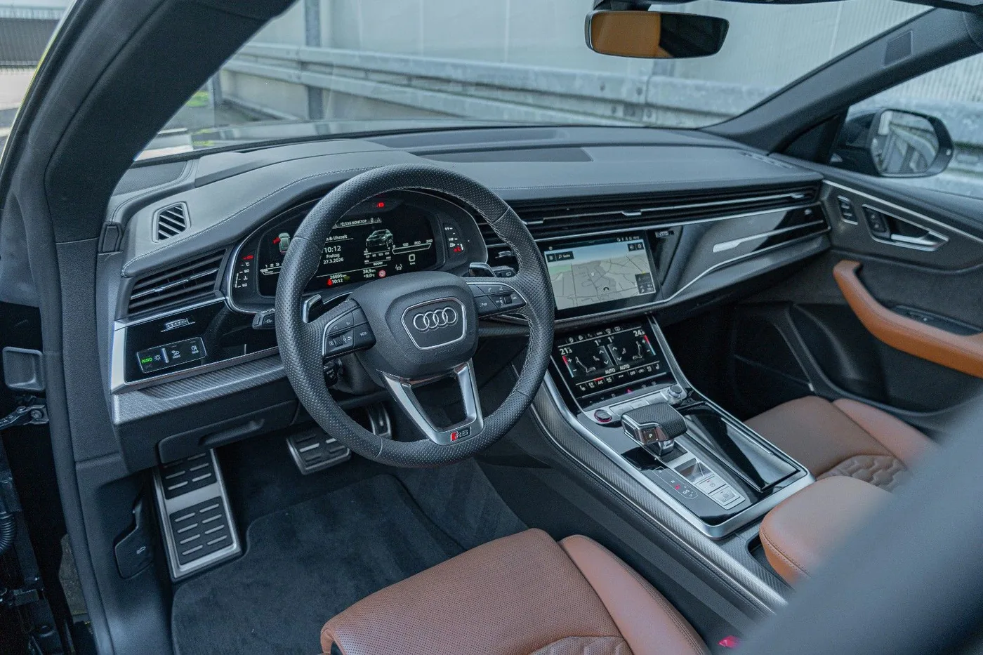2023 Audi RS Q8 offered by a supercar dealer in Gronau, Germany, photo 20 of 25