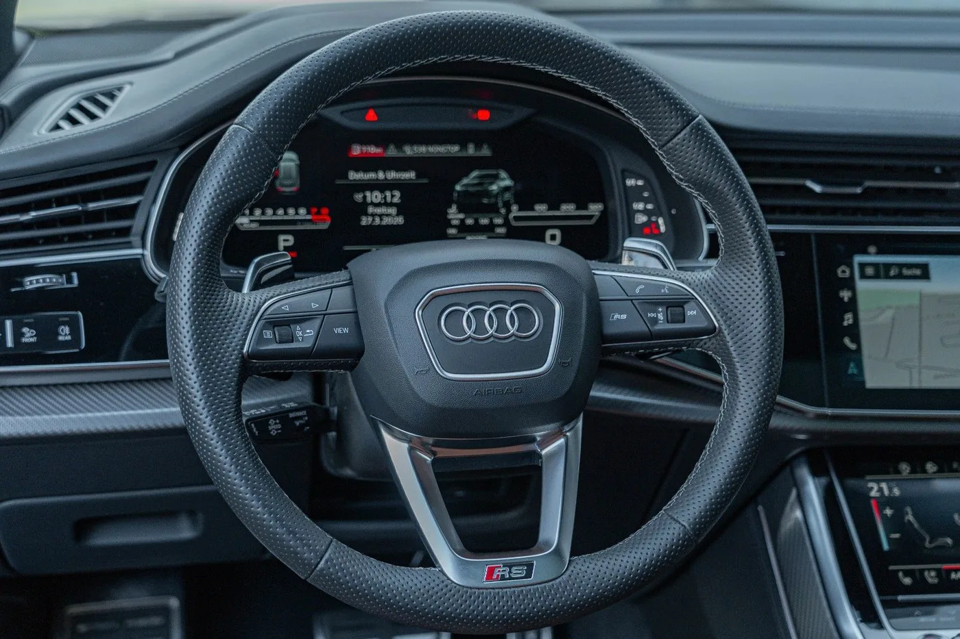 2023 Audi RS Q8 offered by a supercar dealer in Gronau, Germany, photo 21 of 25