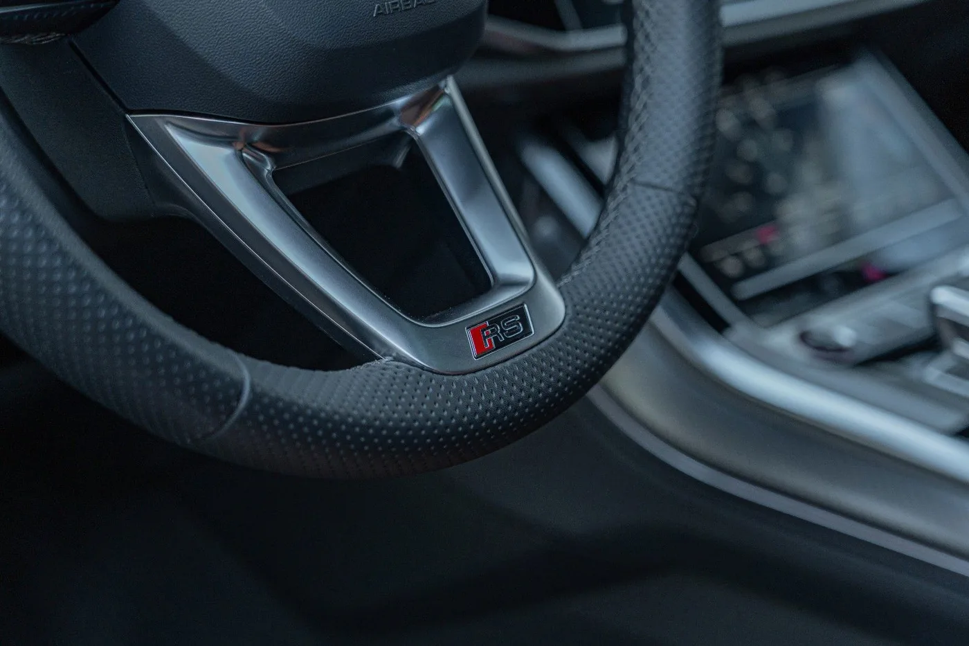 2023 Audi RS Q8 offered by a supercar dealer in Gronau, Germany, photo 22 of 25