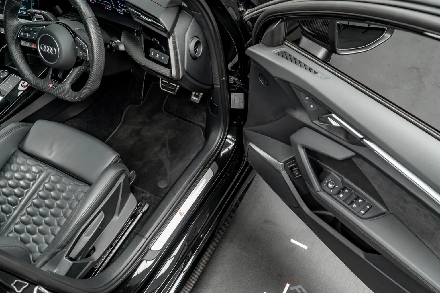 2023 Audi RS3 Sedan Carbon Black, 28/30