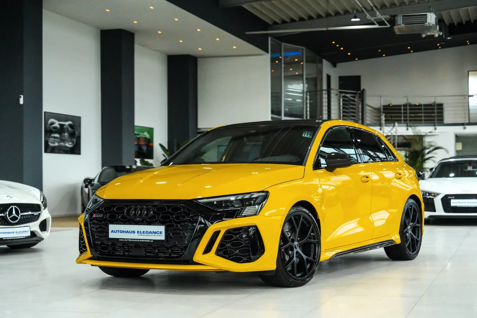 2023 Audi RS3 Sportback angeboten von einem Fachhändler in Köln, Deutschland, Hauptfoto