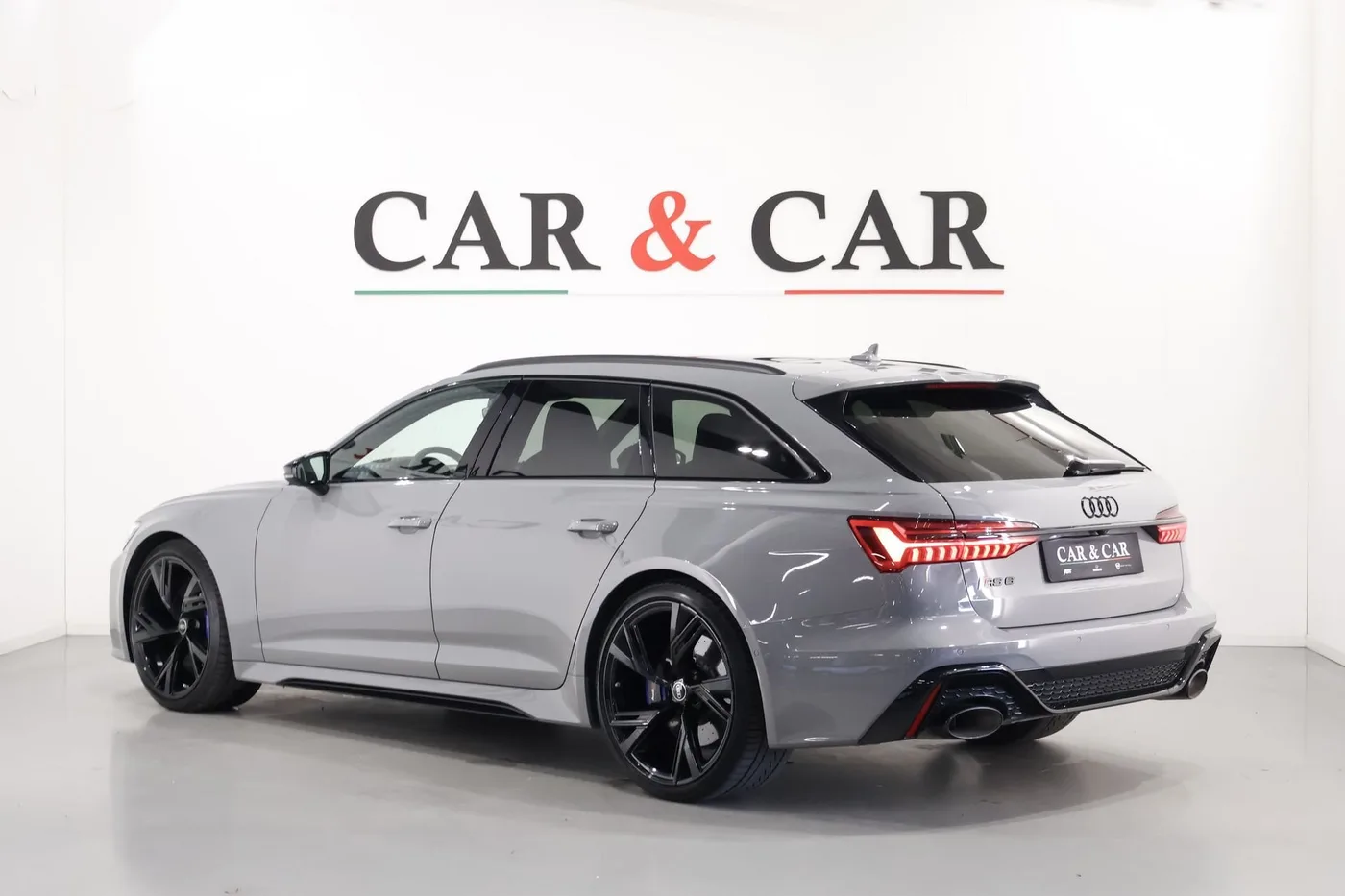 2023 Audi RS6 Avant offered by a supercar dealer in Zibido San Giacomo, Italy, photo 2 of 24