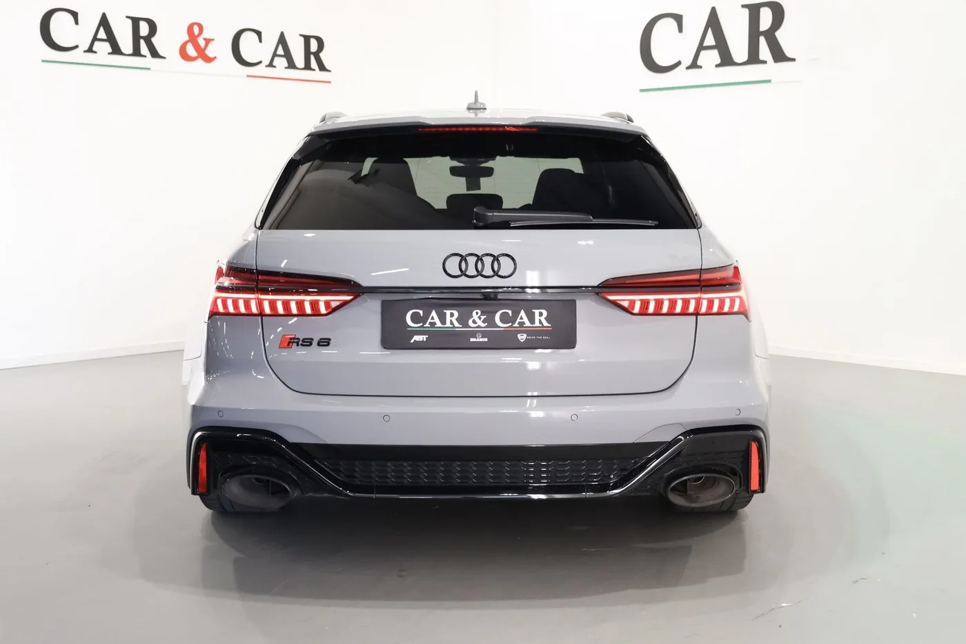 2023 Audi RS6 Avant offered by a supercar dealer in Zibido San Giacomo, Italy, photo 4 of 24