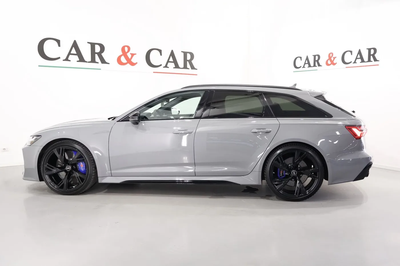 2023 Audi RS6 Avant offered by a supercar dealer in Zibido San Giacomo, Italy, photo 5 of 24