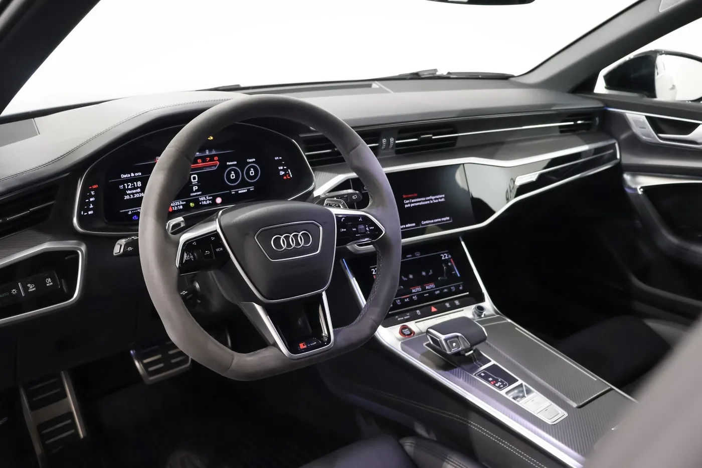 2023 Audi RS6 Avant offered by a supercar dealer in Zibido San Giacomo, Italy, photo 8 of 24