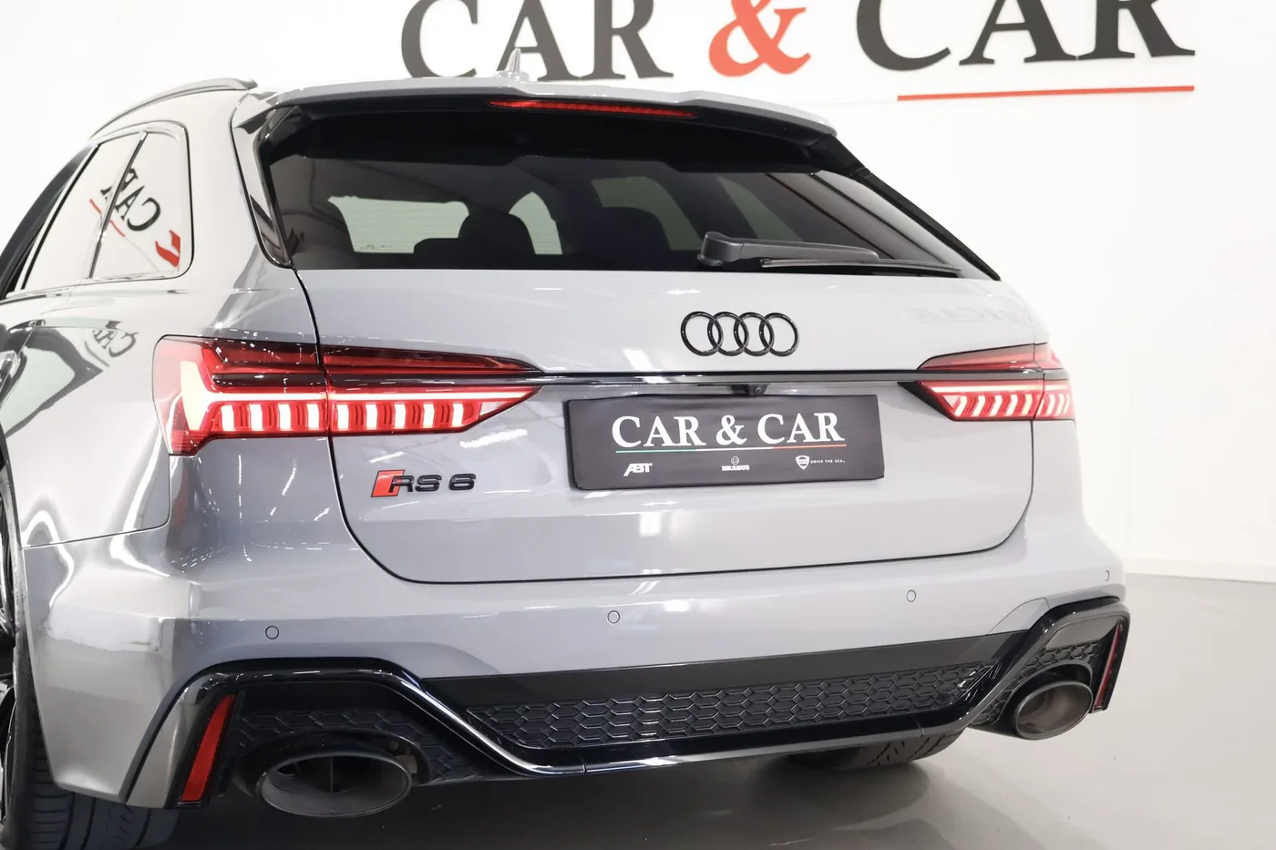 2023 Audi RS6 Avant offered by a supercar dealer in Zibido San Giacomo, Italy, photo 14 of 24