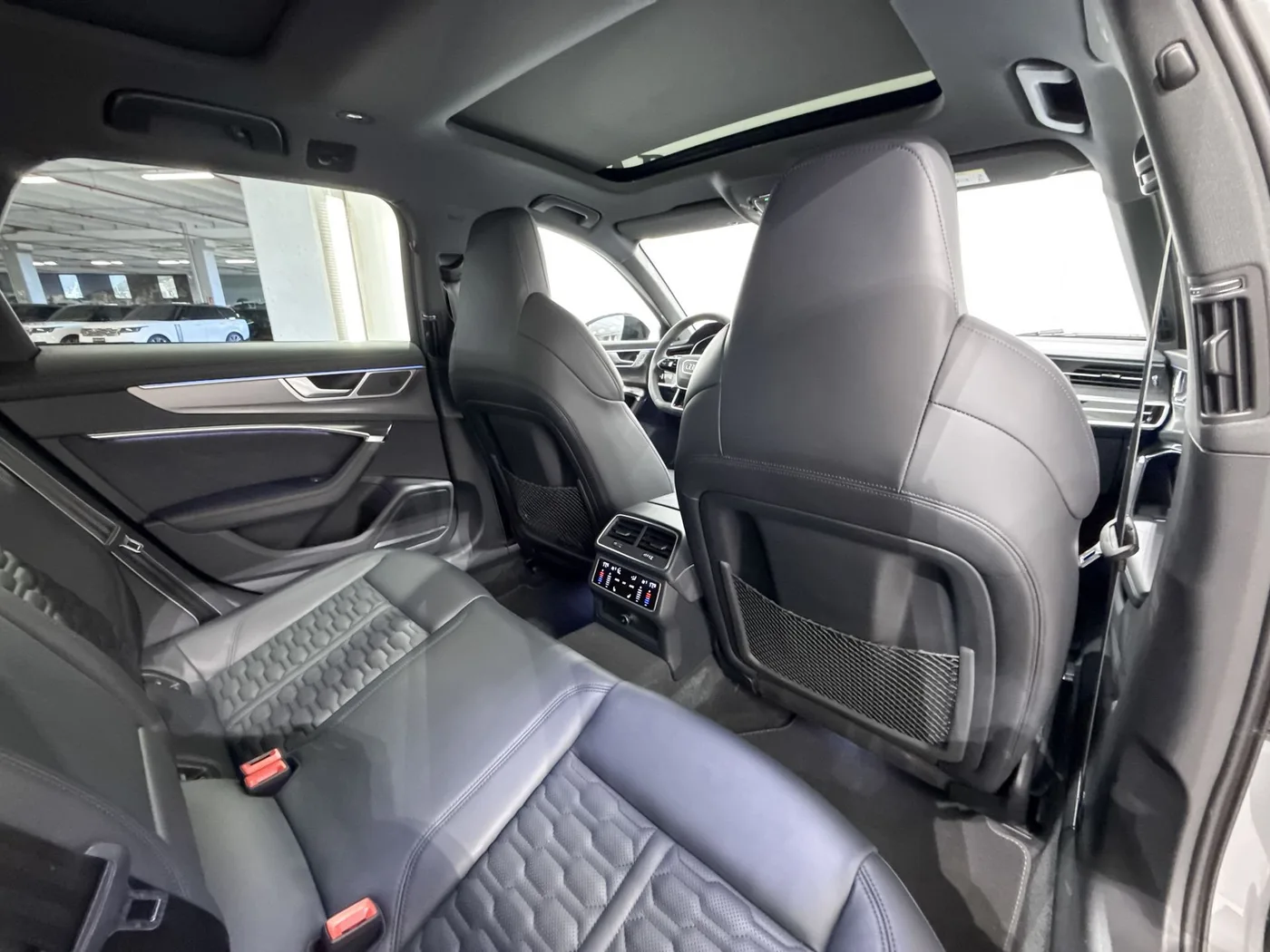 2023 Audi RS6 Avant offered by a supercar dealer in Zibido San Giacomo, Italy, photo 19 of 24