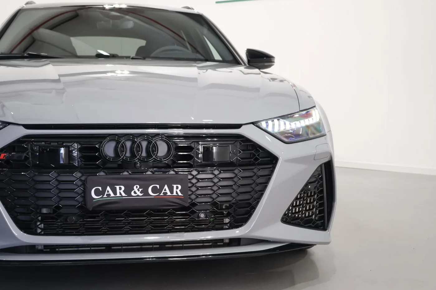 2023 Audi RS6 Avant offered by a supercar dealer in Zibido San Giacomo, Italy, photo 22 of 24