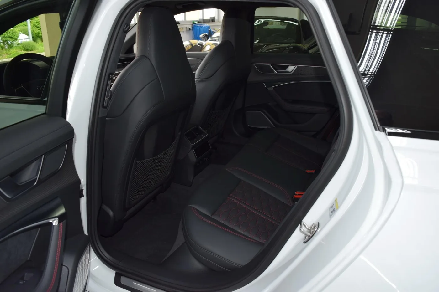 2023 Audi RS6 Avant ABT Power S offered by a specialist dealer in Pfaffenhofen an der Ilm, Germany, photo 14 of 15