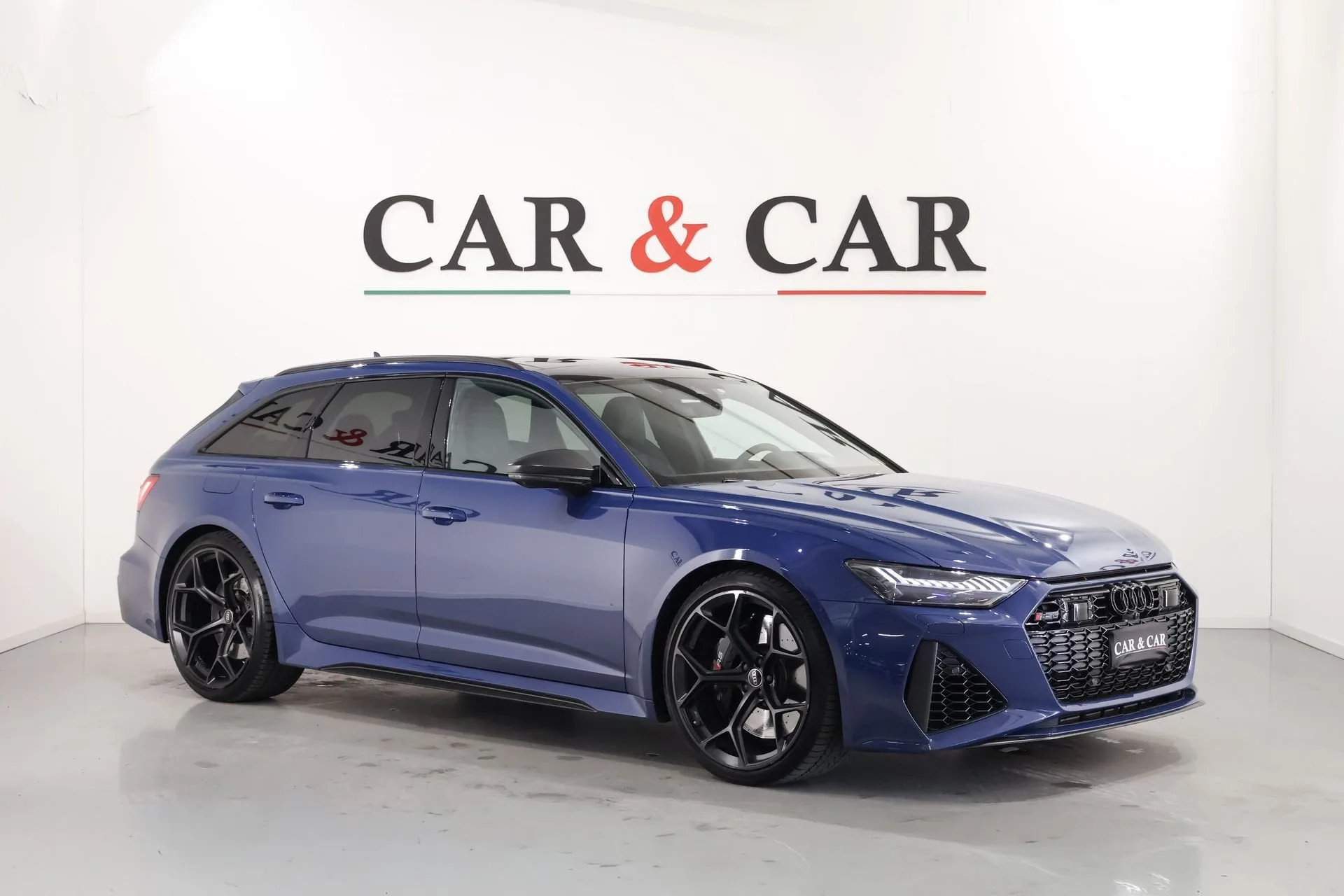 2023 Audi RS6 Avant performance angeboten von einem Supersportwagenhändler in Zibido San Giacomo, Italien, Hauptfoto