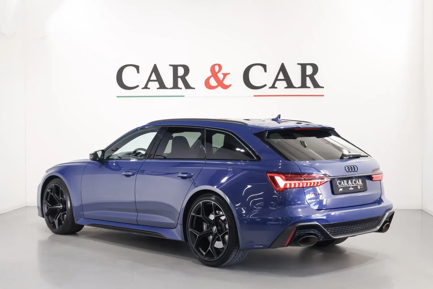 2023 Audi RS6 Avant performance angeboten von einem Supersportwagenhändler in Zibido San Giacomo, Italien, Foto 2 von 25