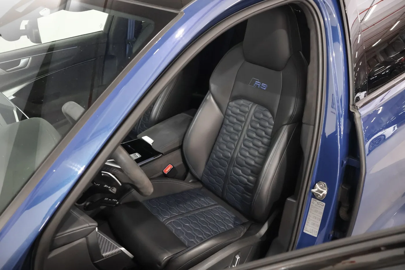2023 Audi RS6 Avant performance angeboten von einem Supersportwagenhändler in Zibido San Giacomo, Italien, Foto 9 von 25