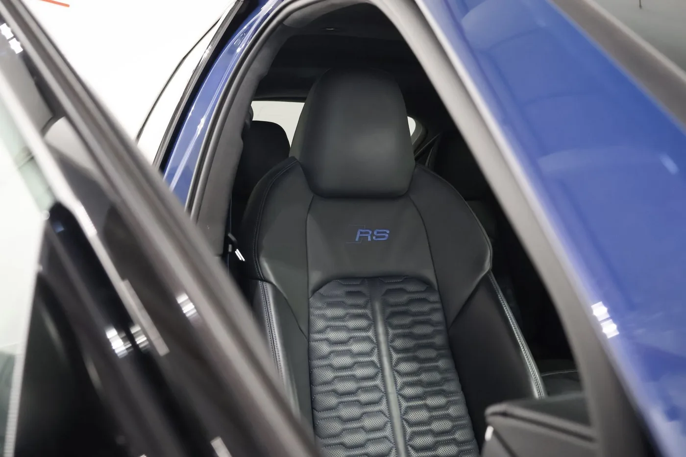 2023 Audi RS6 Avant performance angeboten von einem Supersportwagenhändler in Zibido San Giacomo, Italien, Foto 11 von 25
