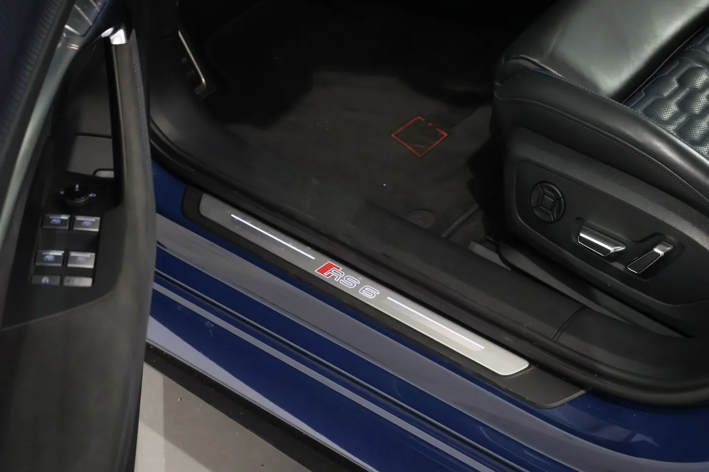 2023 Audi RS6 Avant performance angeboten von einem Supersportwagenhändler in Zibido San Giacomo, Italien, Foto 13 von 25