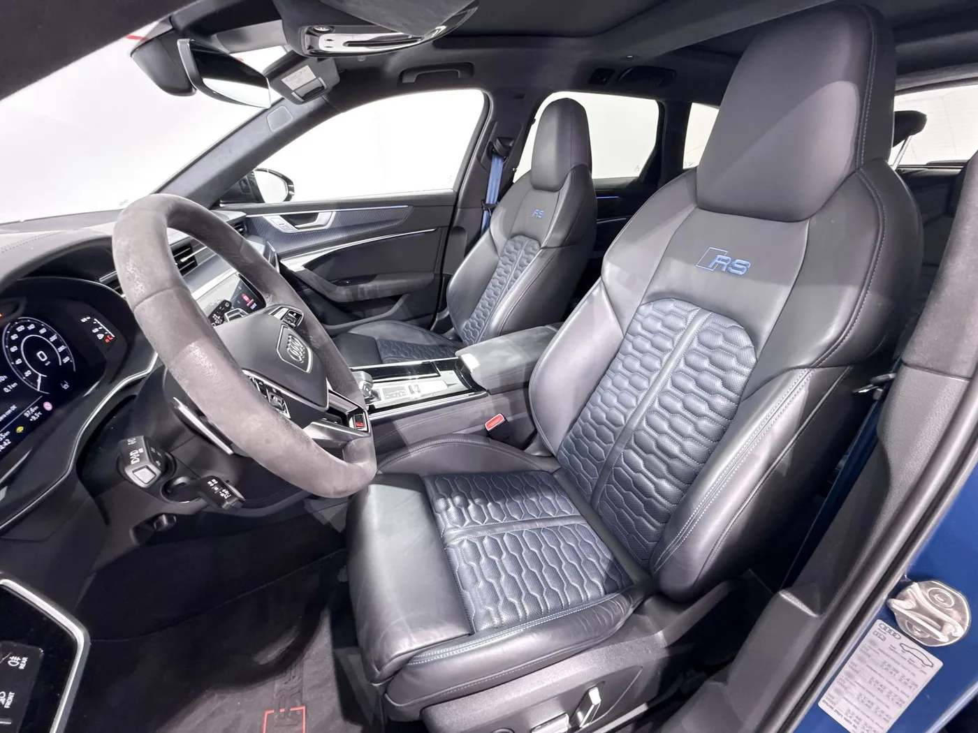 2023 Audi RS6 Avant performance angeboten von einem Supersportwagenhändler in Zibido San Giacomo, Italien, Foto 17 von 25